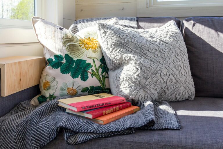 Tips for Creating a Cozy and Inviting Reading Nook at Home